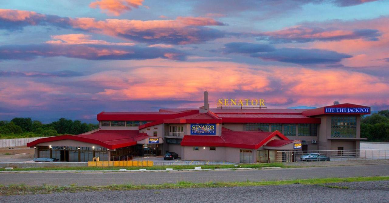 Casino Motel Senator 게브겔리야 외부 사진