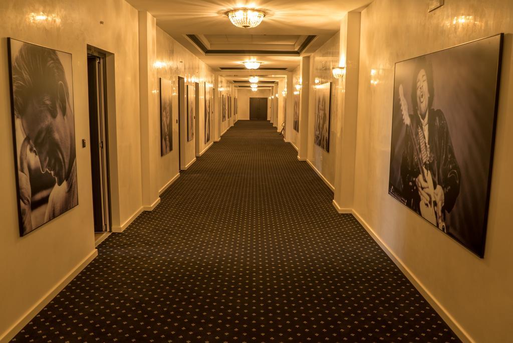 Casino Motel Senator 게브겔리야 외부 사진